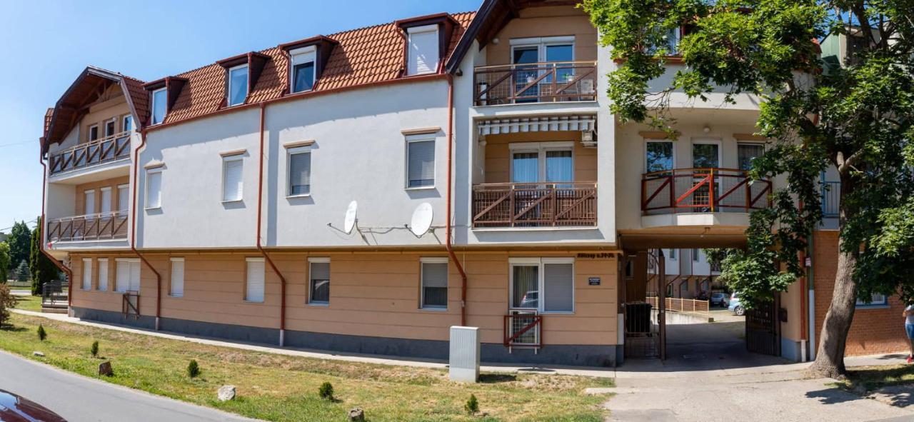 Laszlo Apartman - Hajdúszoboszló Exterior foto